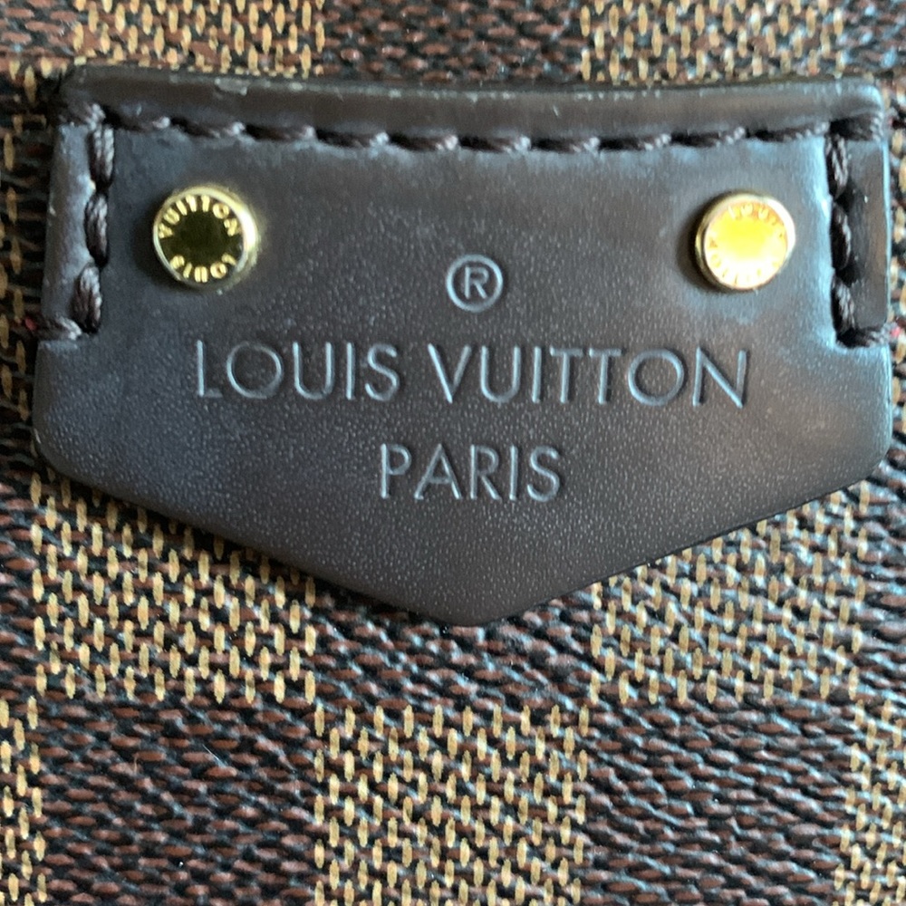 ❤️🤎💄💋Louis Vuitton South Bank Besace Bag❤️🤎💄💋 - Picture 4 of 16